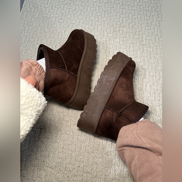 NWT!! WOMENS CHOCOLATE BROWN FUR LINED MINI PLATFORM WARM BOOTS - Picture 3 of 9